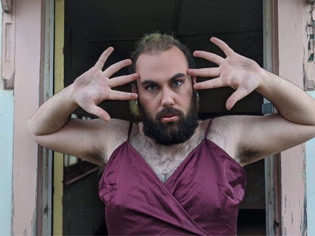 Room With A View: Showgirl Talks&nbsp;Showbiz